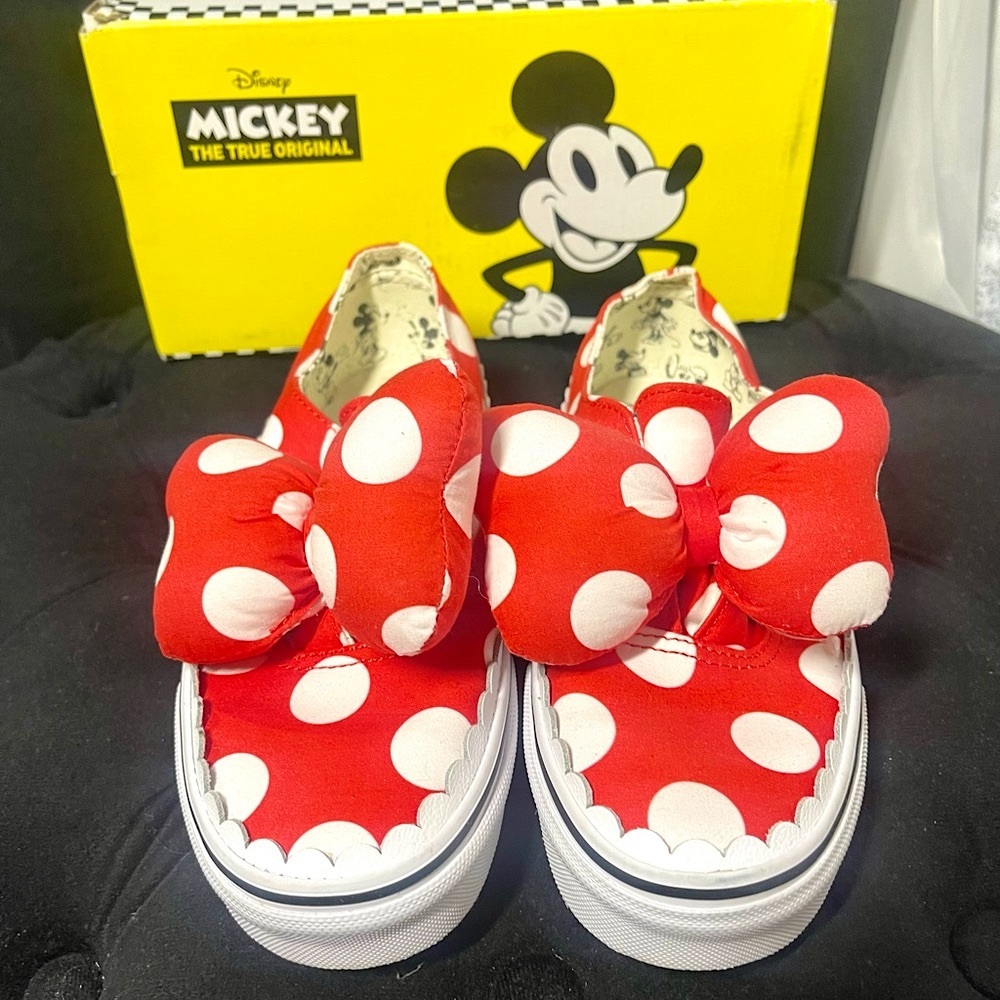 RARE Vans x Disney Minnie Mouse Authentic Gore Bow Sneakers in Red White